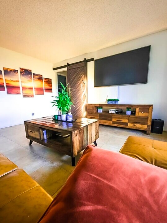 20531 S Vermont Ave, Unit Fully Furnished condo in Torrance, CA - Foto de edificio