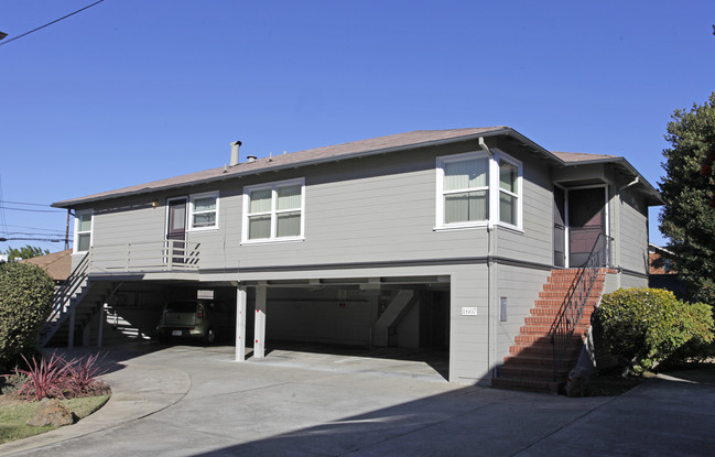 1607 Santa Clara Ave in Alameda, CA - Building Photo - Building Photo