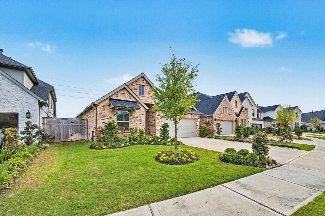 31527 Splitting Willow Ln in Fulshear, TX - Building Photo