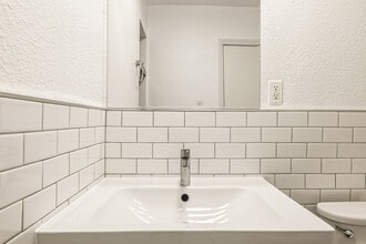 3611 1/2 W 4th St, Unit 3611.5 in Los Angeles, CA - Building Photo - Building Photo