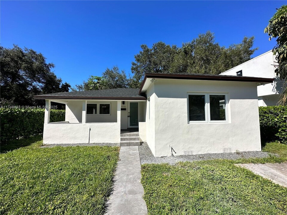 4916 Washington Dr in Coral Gables, FL - Building Photo