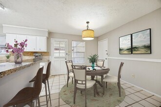 7323 Wovenwood Ln in Houston, TX - Building Photo - Building Photo