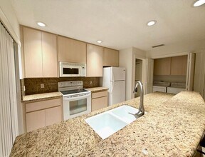 304 Sun Terrace Ct in Palm Beach Gardens, FL - Building Photo - Building Photo