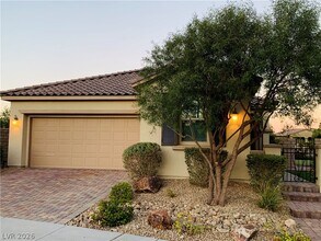 422 Port Reggio St in Las Vegas, NV - Building Photo - Building Photo
