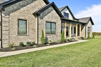 449 S Stallard Dr in Shelbyville, KY - Foto de edificio - Building Photo