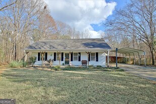 15 Chestlehurst Way in Senoia, GA - Building Photo
