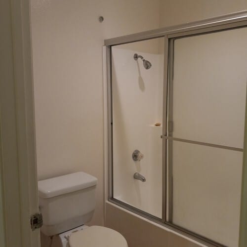 10965 Fruitland Dr, Unit 110 in Los Angeles, CA - Foto de edificio - Building Photo