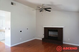 3801 Rainier Ct in Bakersfield, CA - Building Photo - Building Photo