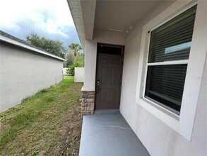 8115 Alamosa Wood Ave in Ruskin, FL - Building Photo - Building Photo