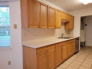 1000 Springdale Rd in Bedford, TX - Building Photo - Building Photo