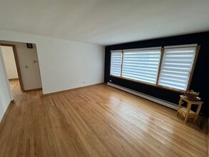 6331 W Devon Ave, Unit 2F in Chicago, IL - Foto de edificio - Building Photo