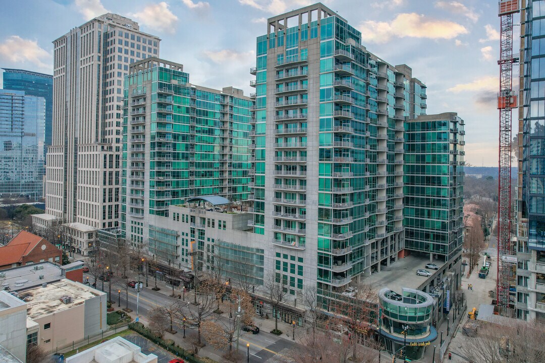 923 Peachtree St NE in Atlanta, GA - Foto de edificio