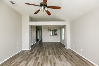 1012 James Donald Ln in Glenn Heights, TX - Foto de edificio - Building Photo
