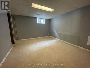 11 Ellington Dr in Toronto, ON - Building Photo - Building Photo