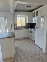 7910 Taft St in Pembroke Pines, FL - Building Photo - Building Photo