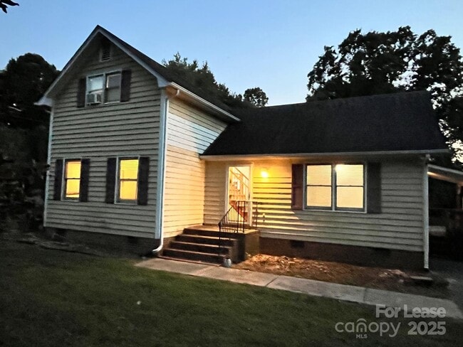 property at 2004 Waxhaw-Marvin Rd