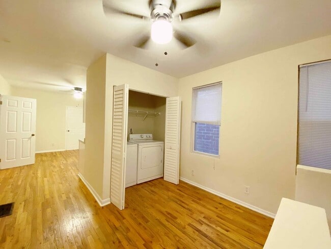 2311 N Greenview Ave in Chicago, IL - Building Photo - Building Photo