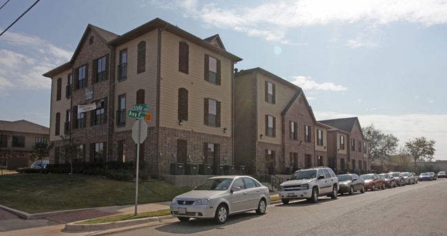 Talon II in Denton, TX - Foto de edificio - Building Photo