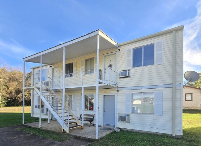 89 Moser St in Melbourne, AR - Building Photo - Building Photo