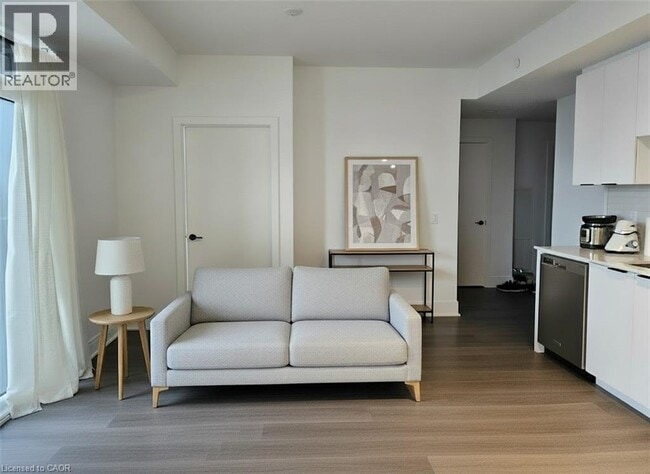 25 Wellington St S in Kitchener, ON - Building Photo - Building Photo