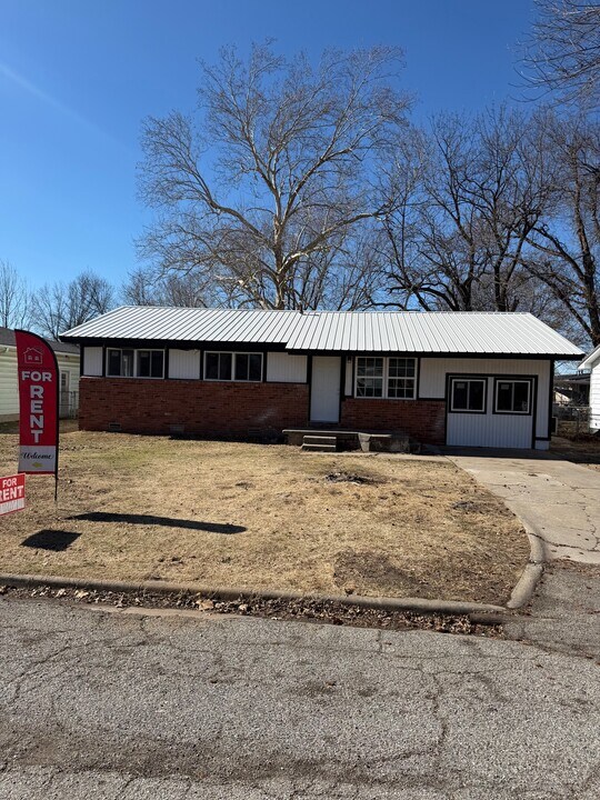 1825 G St NW in Miami, OK - Building Photo