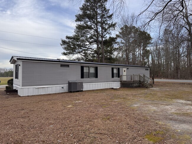 728 Graham Dr in Darlington, SC - Building Photo - Building Photo