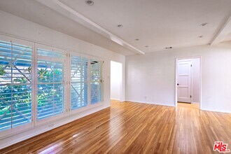 14006 Runnymede St in Los Angeles, CA - Building Photo - Building Photo