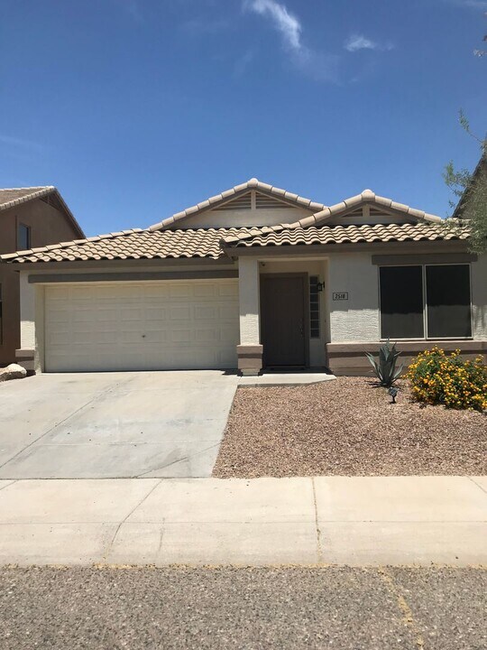 2518 W Gambit Trail in Phoenix, AZ - Building Photo