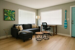 320 Walnut St in Hollywood, FL - Building Photo