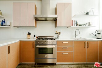 1220 N Orange Grove Ave in West Hollywood, CA - Building Photo - Building Photo