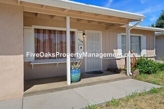 2529 Anna Way in Sacramento, CA - Building Photo - Building Photo