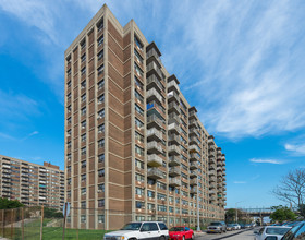 Bay Towers II in Far Rockaway, NY - Building Photo - Building Photo