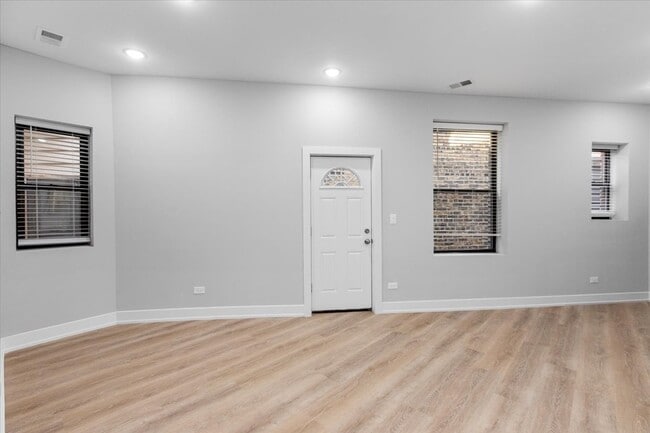 3001 N Central Park Ave in Chicago, IL - Building Photo - Building Photo