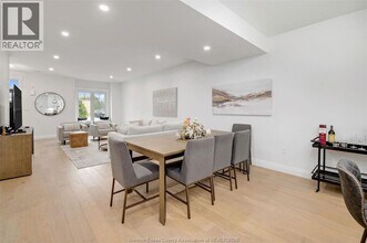 1033 Walker Rd in Windsor, ON - Building Photo - Building Photo