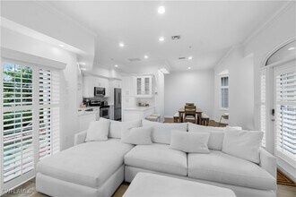 991 8th St S in Naples, FL - Building Photo - Building Photo