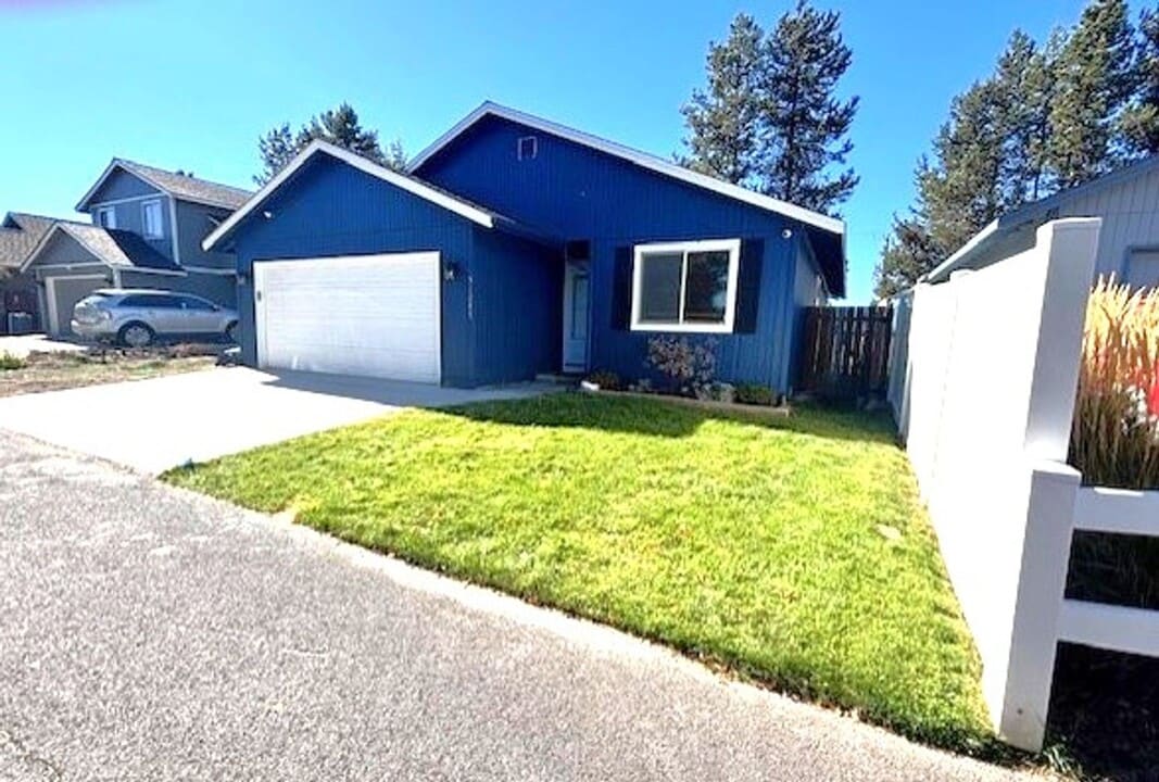 51287 Riley Ln in La Pine, OR - Building Photo