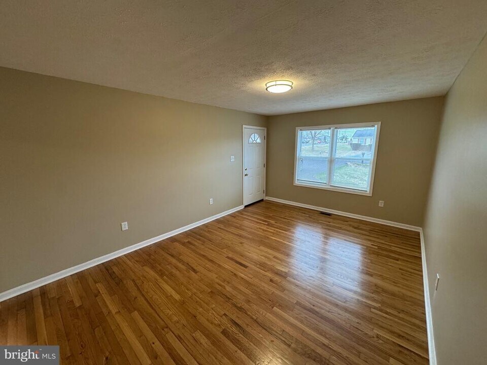 127 Longstreet Ave in Winchester, VA - Building Photo