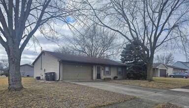 1330 Springbrook Rd in Fort Wayne, IN - Foto de edificio - Building Photo