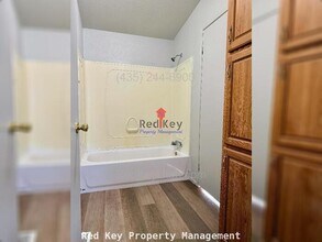 877 E Main St in Grantsville, UT - Building Photo - Building Photo