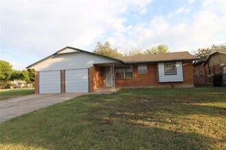 1017 SW 3rd St in Moore, OK - Building Photo - Building Photo