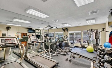 2100 LEE HWY APT 121 in Arlington, VA - Building Photo - Building Photo