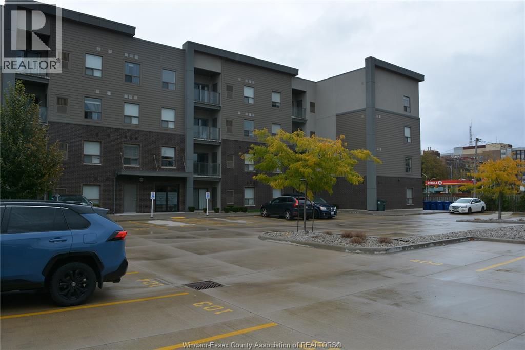 955 Ouellette Ave in Windsor, ON - Building Photo