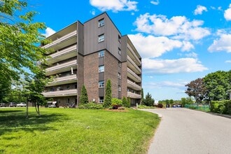 Park Tower Apartments in Tillsonburg, ON - Building Photo - Building Photo