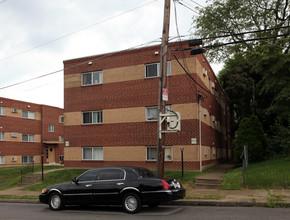 Benton Gardens in Philadelphia, PA - Foto de edificio - Building Photo