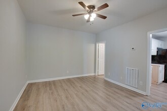 310 Rock St SE in Hartselle, AL - Foto de edificio - Building Photo