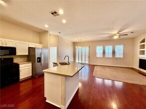 273 Kyland Cove Ave in Las Vegas, NV - Building Photo - Building Photo
