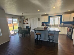 1690 SW Gabar Ct in Mountain Home, ID - Building Photo - Building Photo