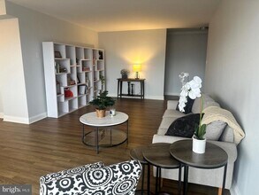 8315 N Brook Ln in Bethesda, MD - Building Photo - Building Photo