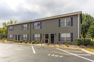 Smoky Crossing Apartment Homes in Seymour, TN - Foto de edificio - Building Photo