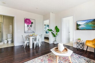 315 Front St W, Unit SI ID1377122P in Toronto, ON - Building Photo - Building Photo